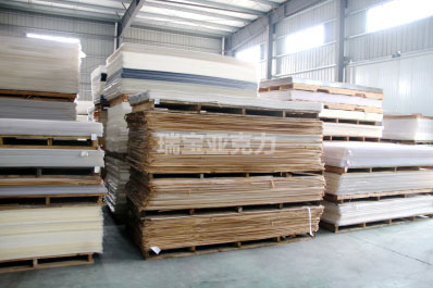 什么塑料板比亞克力板材要硬